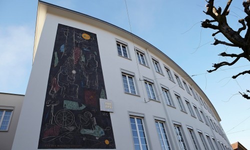 Kunst-Plattform akku