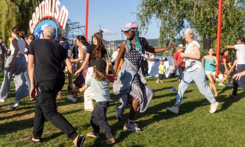 Bewegt ins Festival starten