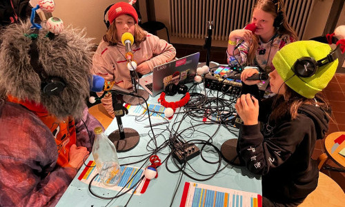 Radiobande spezial: Demokratie f&auml;ngt mit der Stimme an!