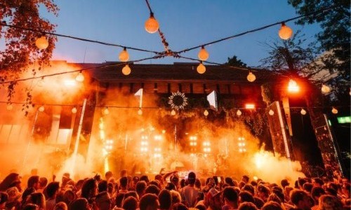 Under The Sun - Riithalle