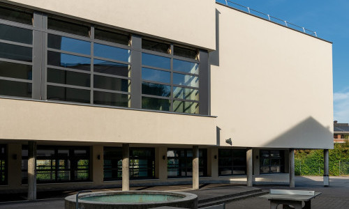 Schulhaus B&uuml;tzenen