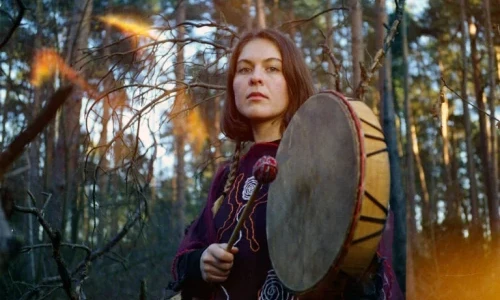 Young Stage: Mira Lora