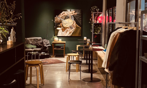 Versa Coffee & Vintage Store