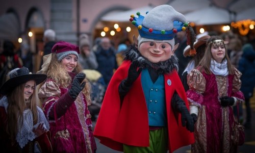 Zuger Märlisunntig in der verkehrsfreien Zuger Altstadt