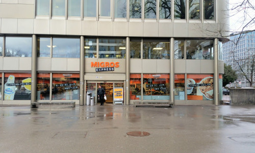 Bahnhof Altstetten, Z&uuml;rich vor dem Migros