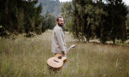 Shem Thomas – Solo