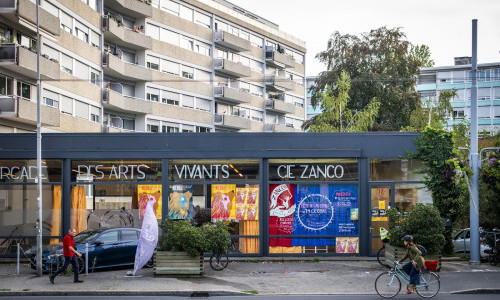 ARCADE DES ARTS VIVANTS : Bulle po&eacute;tique virevoltante - Avenue de Ch&acirc;telaine 77