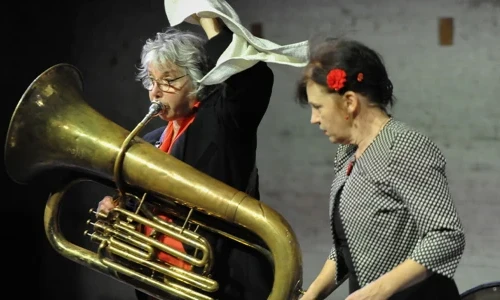 Chinds&ndash;Ch&ouml;pf: poing t&auml;tsch juhu