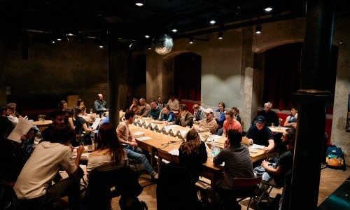 &laquo;Analytisches Kabarett&raquo; &ndash; Nr. 6: Schafft sich die &Ouml;ffentlichkeit selbst ab?  &ndash; Mit Kierkegaard, Fraser und einem Champagnerprosecco gegen TikTok / Review-Tour mit !Mediengruppe Bitnik