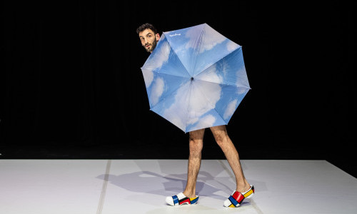 BRONKS & Not Standing/ Alexander Vantournhout: Souvenirshop