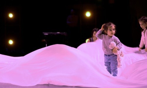 Alice tanzt – Vorstellung und tänzerische Spielwiese für die Allerjüngsten