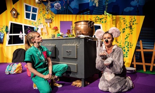 Hexe Hillary geht in die Oper