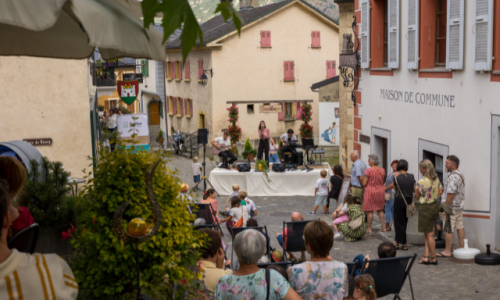 Bourg musical avec Snake Doctor