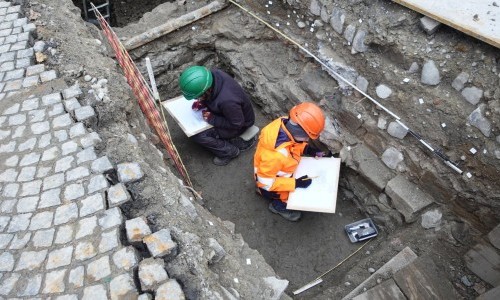 Vom Fernwärmegraben zur Stadtgeschichte – Archäologie in der Altstadt