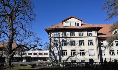 Schulhaus B&uuml;mpliz